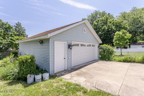 Tiny photo for 2149 Westbrook Drive, Toledo, OH 43613 (MLS # 10008361)