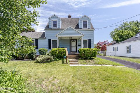 Photo of 2149 Westbrook Drive, Toledo, OH 43613 (MLS # 10008361)