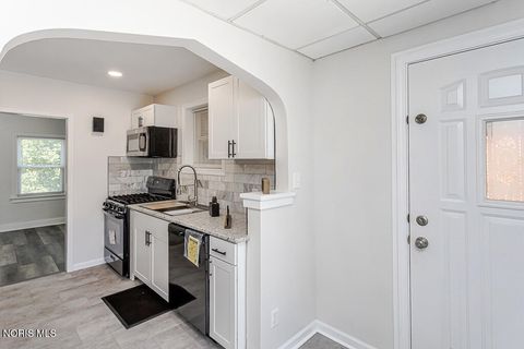 Tiny photo for 2149 Westbrook Drive, Toledo, OH 43613 (MLS # 10008361)