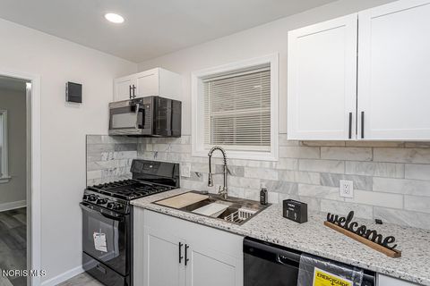 Tiny photo for 2149 Westbrook Drive, Toledo, OH 43613 (MLS # 10008361)