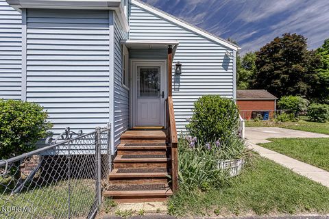 Tiny photo for 2149 Westbrook Drive, Toledo, OH 43613 (MLS # 10008361)