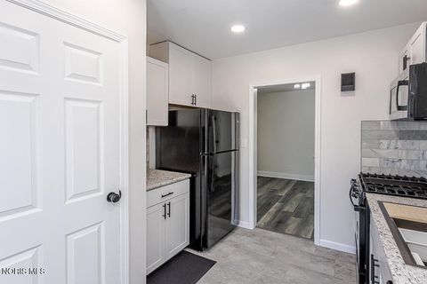 Tiny photo for 2149 Westbrook Drive, Toledo, OH 43613 (MLS # 10008361)