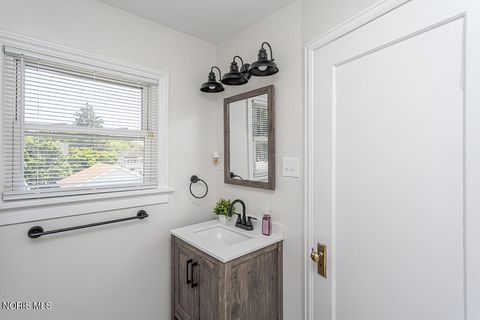 Tiny photo for 2149 Westbrook Drive, Toledo, OH 43613 (MLS # 10008361)