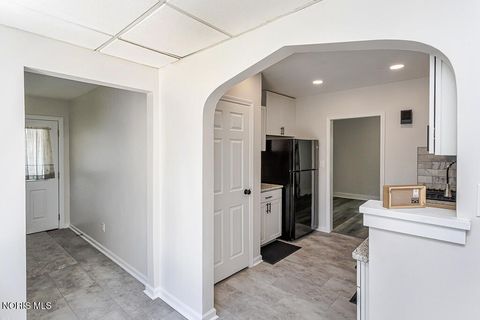 Tiny photo for 2149 Westbrook Drive, Toledo, OH 43613 (MLS # 10008361)
