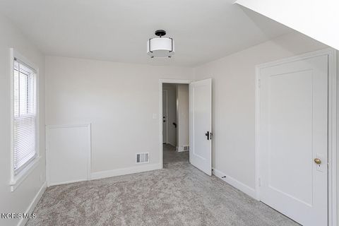 Tiny photo for 2149 Westbrook Drive, Toledo, OH 43613 (MLS # 10008361)