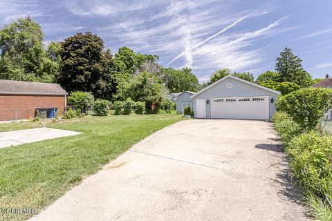 Tiny photo for 2149 Westbrook Drive, Toledo, OH 43613 (MLS # 10008361)