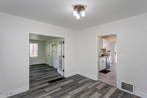 Tiny photo for 2149 Westbrook Drive, Toledo, OH 43613 (MLS # 10008361)