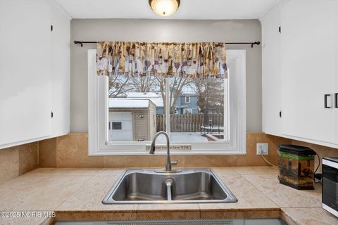 Tiny photo for 3832 Woodmont Road, Toledo, OH 43613 (MLS # 10001972)