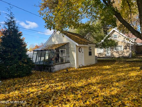 Tiny photo for 333 Colony Road, Rossford, OH 43460 (MLS # 10002078)