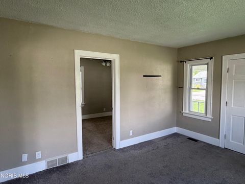 Tiny photo for 1054 Scott Street, Maumee, OH 43537 (MLS # 10007031)