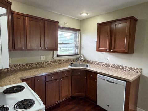 Tiny photo for 1054 Scott Street, Maumee, OH 43537 (MLS # 10007031)