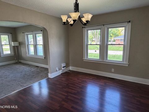 Tiny photo for 1054 Scott Street, Maumee, OH 43537 (MLS # 10007031)