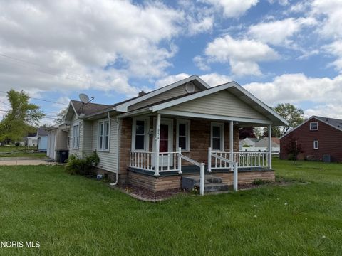 Photo of 1054 Scott Street, Maumee, OH 43537 (MLS # 10007031)