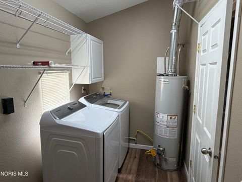 Tiny photo for 1054 Scott Street, Maumee, OH 43537 (MLS # 10007031)