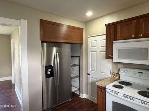 Tiny photo for 1054 Scott Street, Maumee, OH 43537 (MLS # 10007031)