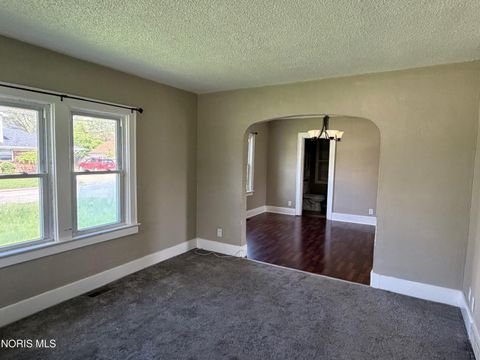 Tiny photo for 1054 Scott Street, Maumee, OH 43537 (MLS # 10007031)