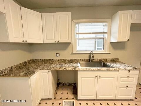 Tiny photo for 146 Esther Street, Toledo, OH 43605 (MLS # 10003871)