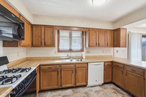 Tiny photo for 1717 Manor Hill Road #5, Findlay, OH 45840 (MLS # 10006928)