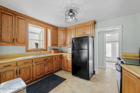 Tiny photo for 1825 Pershing Street, Findlay, OH 45840 (MLS # 10000459)