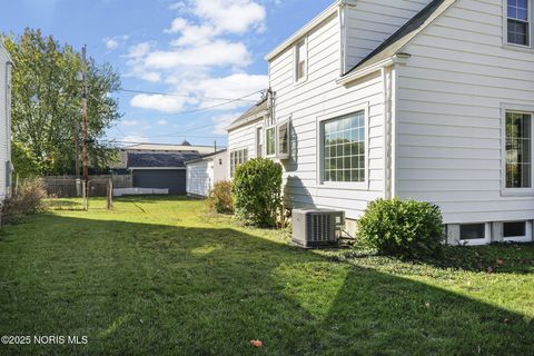 Tiny photo for 1825 Pershing Street, Findlay, OH 45840 (MLS # 10000459)