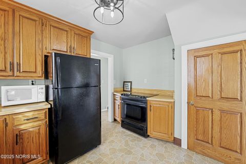 Tiny photo for 1825 Pershing Street, Findlay, OH 45840 (MLS # 10000459)