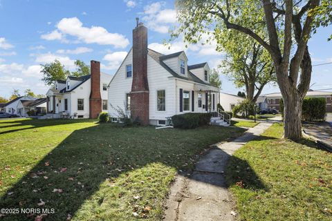 Tiny photo for 1825 Pershing Street, Findlay, OH 45840 (MLS # 10000459)