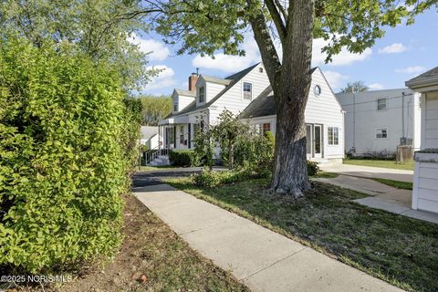 Tiny photo for 1825 Pershing Street, Findlay, OH 45840 (MLS # 10000459)