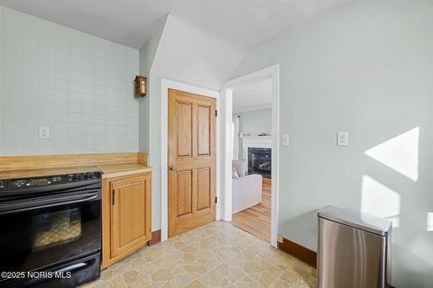 Tiny photo for 1825 Pershing Street, Findlay, OH 45840 (MLS # 10000459)
