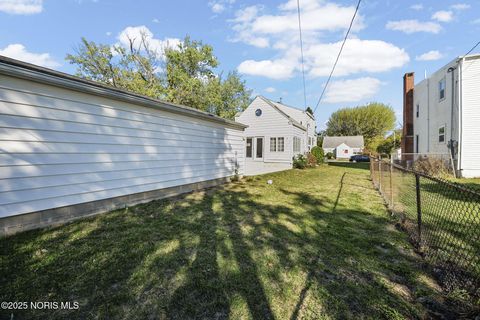 Tiny photo for 1825 Pershing Street, Findlay, OH 45840 (MLS # 10000459)