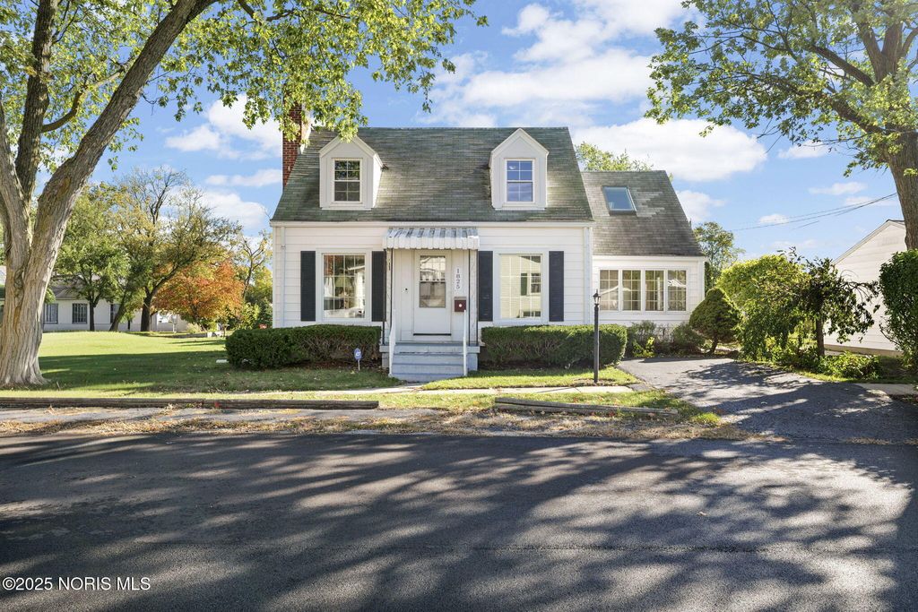 Photo for 1825 Pershing Street, Findlay, OH 45840 (MLS # 10000459)