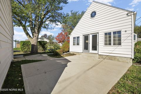 Tiny photo for 1825 Pershing Street, Findlay, OH 45840 (MLS # 10000459)