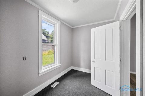 Tiny photo for 416 Colburn Street, Toledo, OH 43609 (MLS # 10006814)