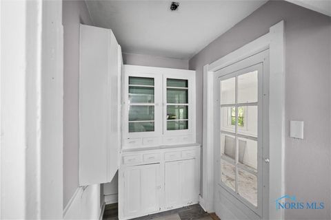 Tiny photo for 416 Colburn Street, Toledo, OH 43609 (MLS # 10006814)