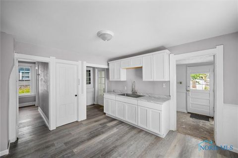 Tiny photo for 416 Colburn Street, Toledo, OH 43609 (MLS # 10006814)