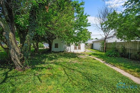 Tiny photo for 416 Colburn Street, Toledo, OH 43609 (MLS # 10006814)