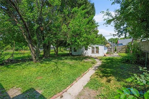 Tiny photo for 416 Colburn Street, Toledo, OH 43609 (MLS # 10006814)