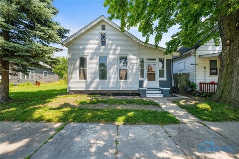 Tiny photo for 416 Colburn Street, Toledo, OH 43609 (MLS # 10006814)