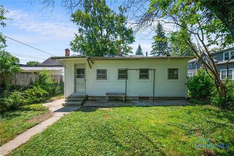 Tiny photo for 416 Colburn Street, Toledo, OH 43609 (MLS # 10006814)