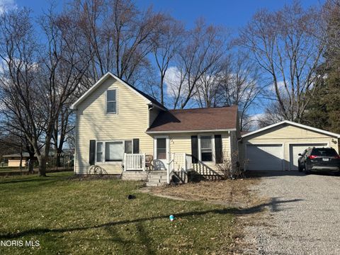 Photo of 323 E South Street, Bryan, OH 43506 (MLS # 10005069)