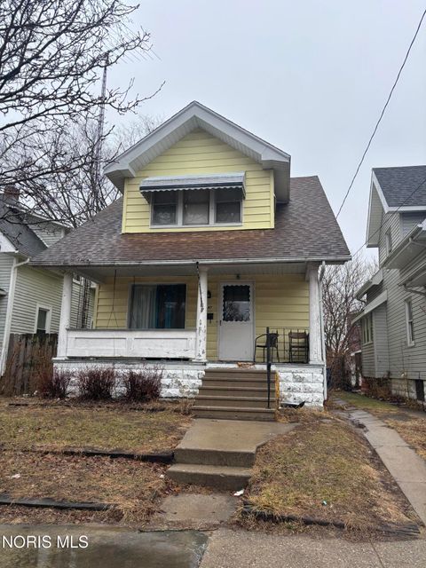 Photo of 647 Carlton Street, Toledo, OH 43609 (MLS # 10004754)