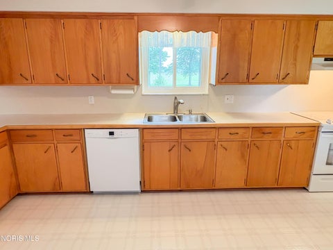 Tiny photo for 1113 S Lallendorf Road, Oregon, OH 43616 (MLS # 10010829)