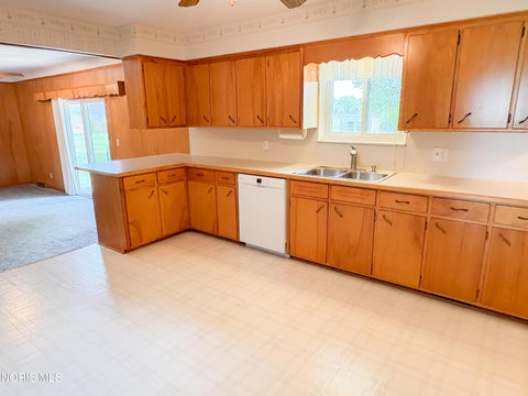 Tiny photo for 1113 S Lallendorf Road, Oregon, OH 43616 (MLS # 10010829)