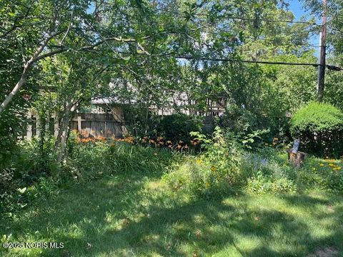 Tiny photo for 6124 Applegate Street, Toledo, OH 43615 (MLS # 10000694)