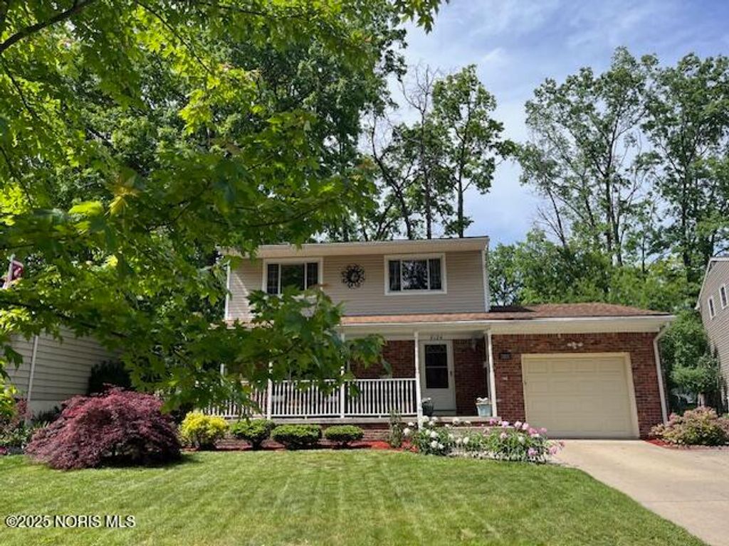 Photo for 6124 Applegate Street, Toledo, OH 43615 (MLS # 10000694)