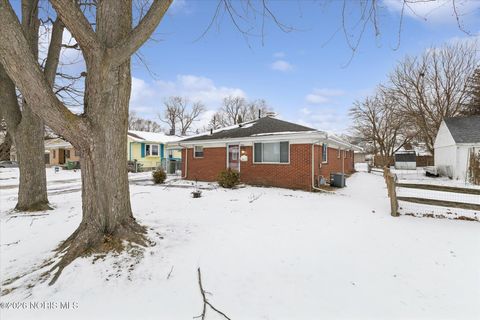 Tiny photo for 1004 Birch Avenue, Maumee, OH 43537 (MLS # 10003277)