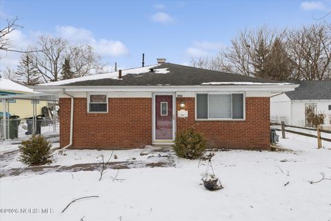 Tiny photo for 1004 Birch Avenue, Maumee, OH 43537 (MLS # 10003277)