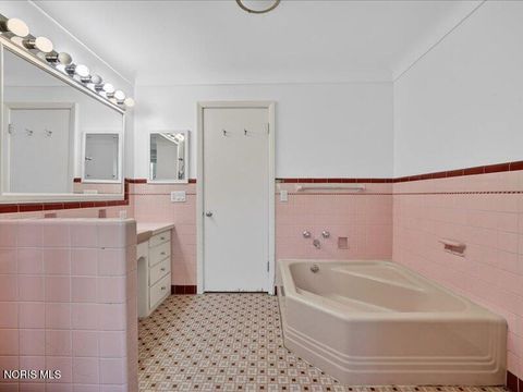 Tiny photo for 3700 W Bancroft Street, Ottawa Hills, OH 43606 (MLS # 10006540)