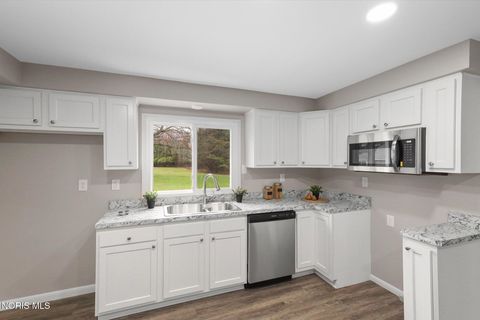 Tiny photo for 1810 Penn Road, Toledo, OH 43615 (MLS # 10005774)