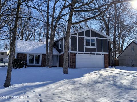 Homes For Sale - 1963 Sherwood Drive<br/> Defiance County, Defiance, OH 43512