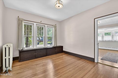 Tiny photo for 326 E Dudley Street, Maumee, OH 43537 (MLS # 10007958)